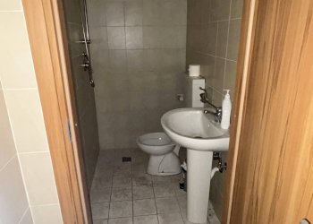 primo bagno dell\'oleificio - Shed Via Fabio Filzi, Belpasso - photo 14