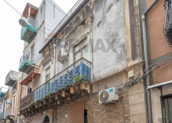 Edificio all\'aperto - Bilocale Via Trovatelli
 
65, Catania - foto 1