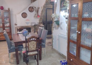 Sala da pranzo - Appartamento Via Tenente Salv. Li Moli
 
44, Mirabella Imbaccari - foto 9