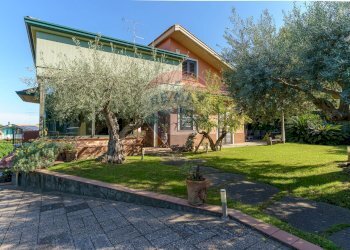 Casa all\'aperto - Villa Tropea
 
13-9, Aci Sant'Antonio - foto 1