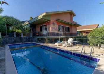 Piscina - Villa Tropea
 
13-9, Aci Sant'Antonio - foto 17