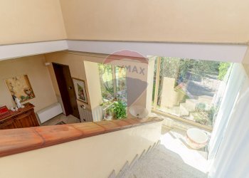 Scale - Villa Tropea
 
13-9, Aci Sant'Antonio - foto 39