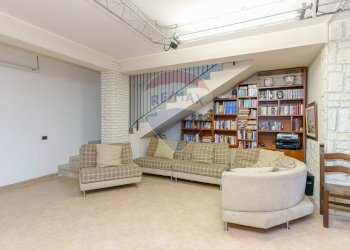 Soggiorno - Villa Tropea
 
13-9, Aci Sant'Antonio - foto 49