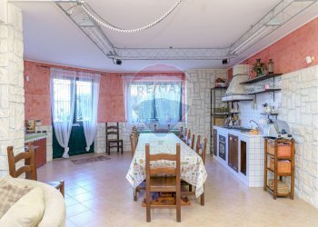 Sala da pranzo - Villa Tropea
 
13-9, Aci Sant'Antonio - foto 52