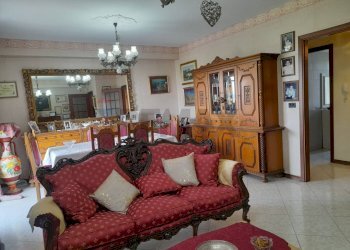 Sala da pranzo - Appartamento Viale Europa
 
73, San Gregorio di Catania - foto 12