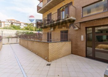 Terrazza - Appartamento Via Giacomo Leopardi
 
22, Gravina di Catania - foto 4