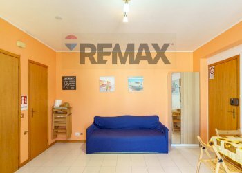 Sala da pranzo - Monolocale Via Spiaggia
 
117, Mascali - foto 5