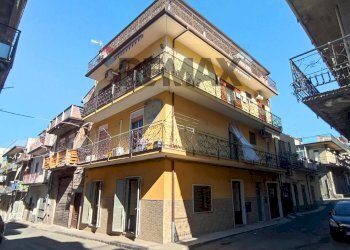 Edificio all\'aperto - Bilocale Via Bari
 
136, Paterno - foto 1