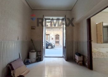 Stanza vuota - Bilocale Via Bari
 
136, Paterno - foto 2