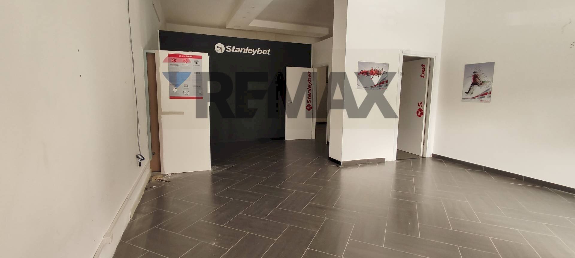Stanza vuota - Commercial Premises VIA SARDEGNA
6, Caltagirone - photo 3