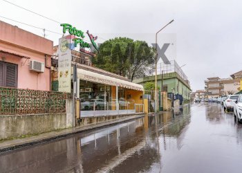 Vista dell\'acqua - Locale Commerciale Via Santa Maria la Stella
 
9, Aci Sant'Antonio - foto 1