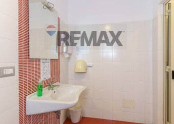 Bagno - Locale Commerciale Via Santa Maria la Stella
 
9, Aci Sant'Antonio - foto 31