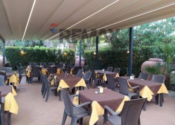 Terrazza - Locale Commerciale Via Santa Maria la Stella
 
9, Aci Sant'Antonio - foto 36