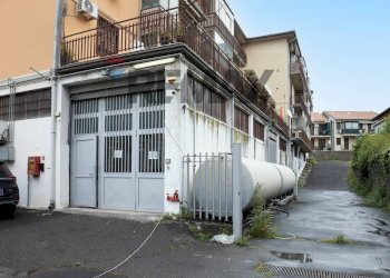 Edificio all\'aperto - Locale Commerciale VIA ETNEA
 
388, Tremestieri Etneo - foto 1