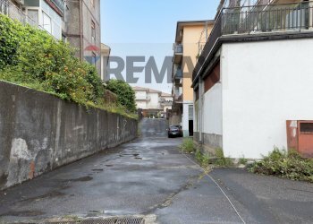 Edificio all\'aperto - Locale Commerciale VIA ETNEA
 
388, Tremestieri Etneo - foto 3