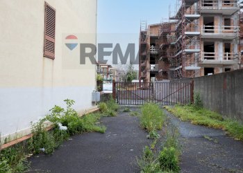 Edificio all\'aperto - Locale Commerciale VIA ETNEA
 
388, Tremestieri Etneo - foto 4