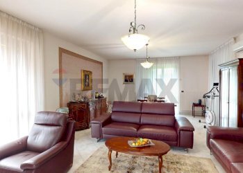 Soggiorno - Villa Caronno Pertusella - foto 4