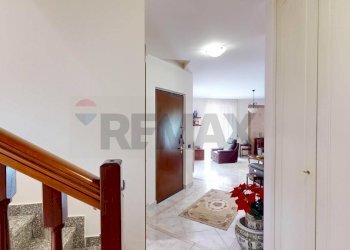 Hall / corridoio - Villa Caronno Pertusella - foto 17