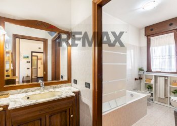 Bagno - Two-room apartment Via Pertini
 
6, Locate di Triulzi - photo 10