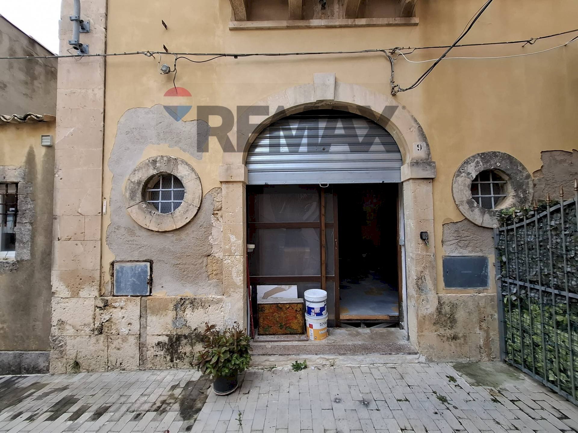 Edificio all\'aperto - Box Vico Bronzetti
 
9, Noto - photo 3