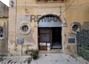 Edificio all\'aperto - Box Vico Bronzetti
 
9, Noto - photo 3