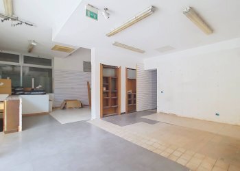 Terrazza - Negozio Via Trieste
 
21C, Padova - foto 1