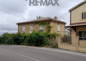 Casa all\'aperto - Casa indipendente CONTRADA BLANZANO, Penne - foto 2