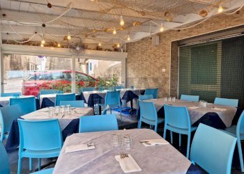 Sala da pranzo - Locale Commerciale Via Magellano
 
19, Vieste - foto 4