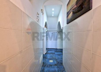 Hall / corridoio - Locale Commerciale Via Magellano
 
19, Vieste - foto 12