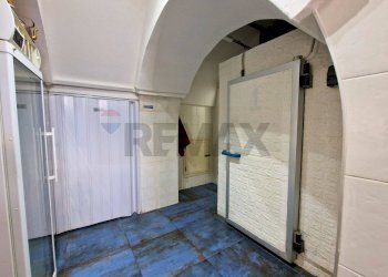 Hall / corridoio - Locale Commerciale Via Magellano
 
19, Vieste - foto 13
