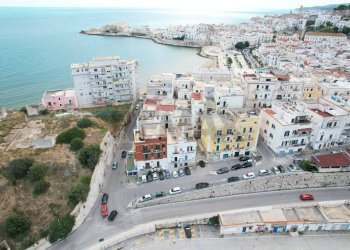 Vista dell\'acqua - Locale Commerciale Via Magellano
 
19, Vieste - foto 20