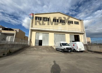 Edificio all\'aperto - Capannone Predda Niedda Strada
 
42, Sassari - foto 1