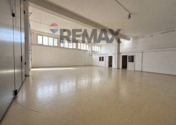 Stanza vuota - Capannone Predda Niedda Strada
 
42, Sassari - foto 4