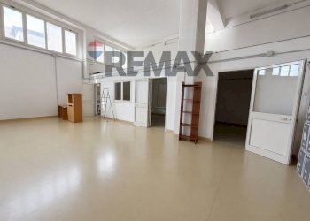 Stanza vuota - Capannone Predda Niedda Strada
 
42, Sassari - foto 5