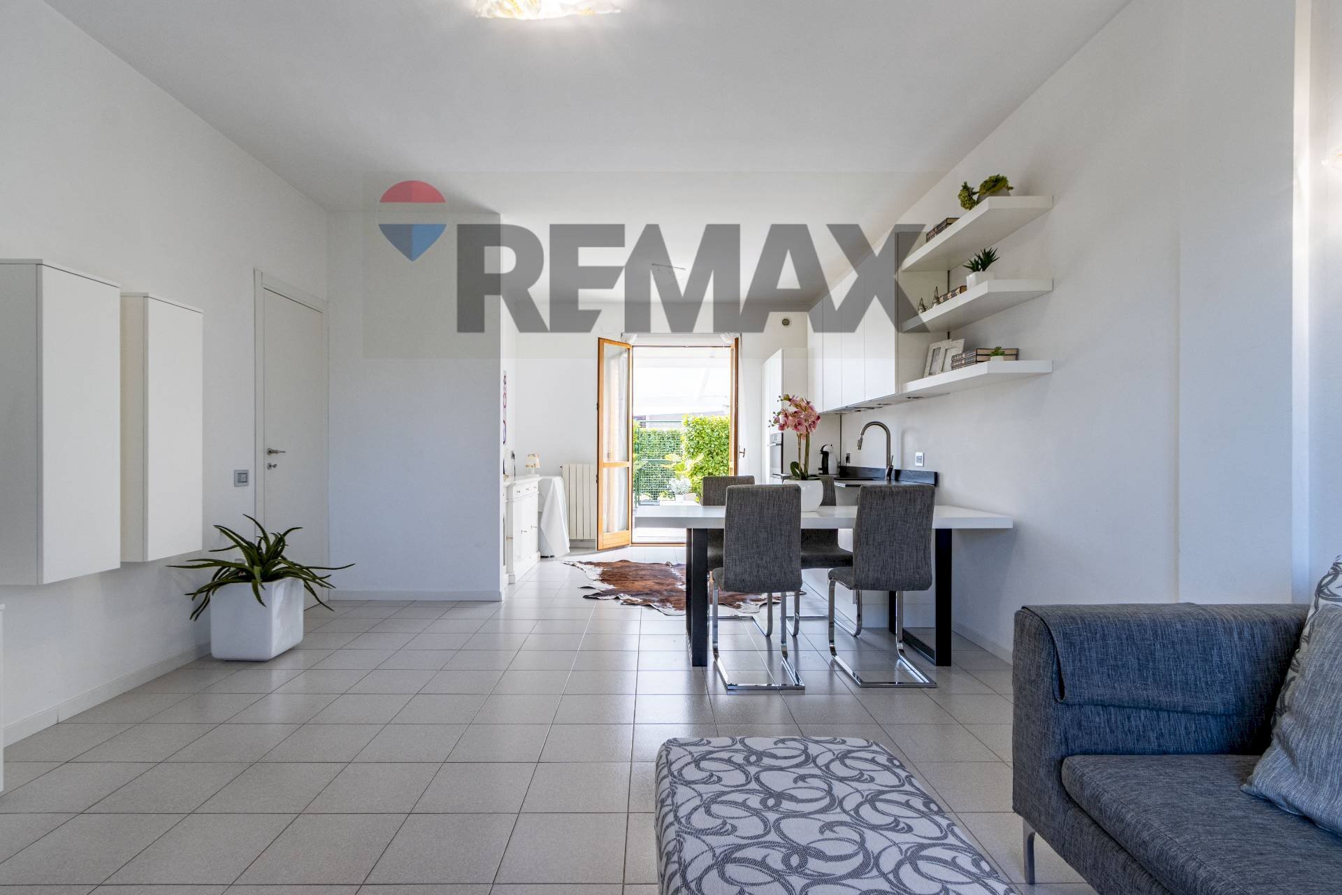 Sala da pranzo - Villa a Schiera Via Solferino
 
104, Seregno - foto 2