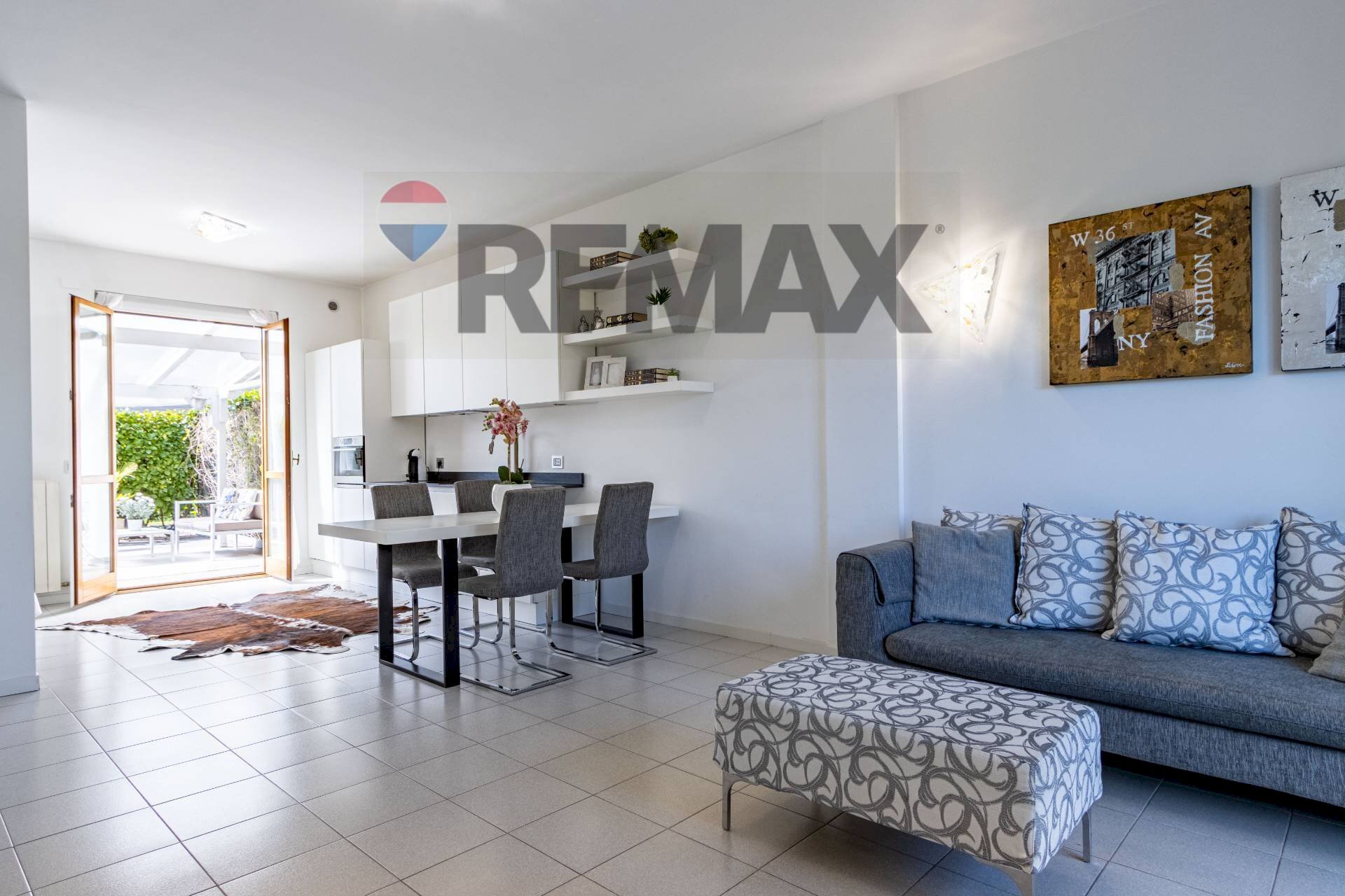 Sala da pranzo - Villa a Schiera Via Solferino
 
104, Seregno - foto 3