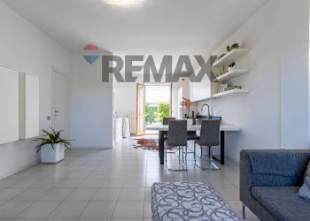 Sala da pranzo - Villa a Schiera Via Solferino
 
104, Seregno - foto 2