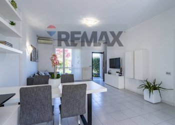 Sala da pranzo - Villa a Schiera Via Solferino
 
104, Seregno - foto 9