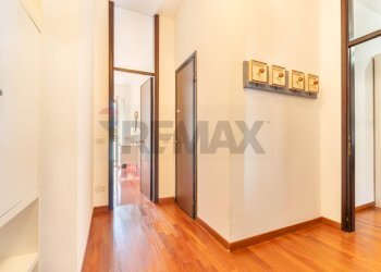 Hall / corridoio - Two-room apartment Via Volturno
 
80, Brugherio - photo 12