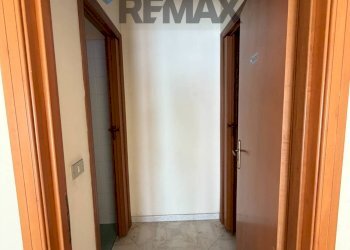 Hall / corridoio - Locale Commerciale Via San Marco
 
6, Santa Flavia - foto 15