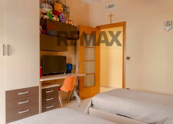 Camera / camera da letto - Trilocale Via Oristano
 
6, Modugno - foto 11