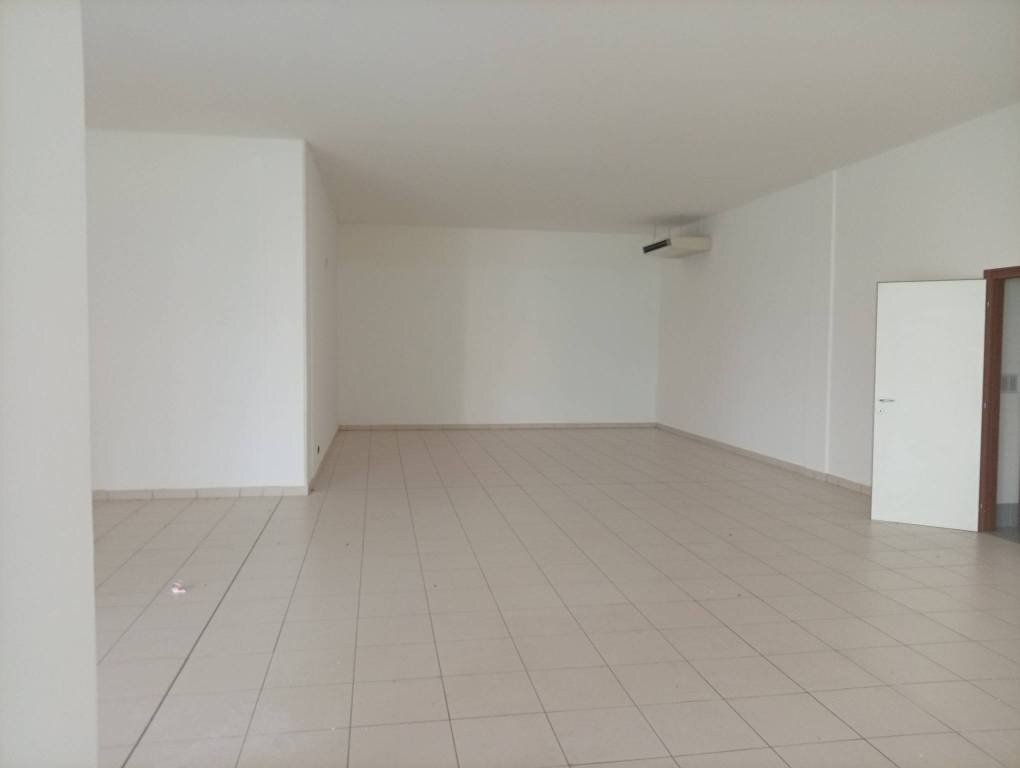 Stanza non arredata - Negozio Tangenziale Bruno Losi, Carpi - foto 2