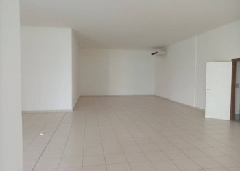 Stanza non arredata - Shop Tangenziale Bruno Losi, Carpi - photo 2