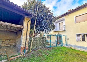 Cortile interno - Villa via Umberto I, Terruggia - foto 5