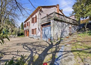 Facciata - Villa via Guglielmo Marconi, 25, San Giorgio Monferrato - foto 2