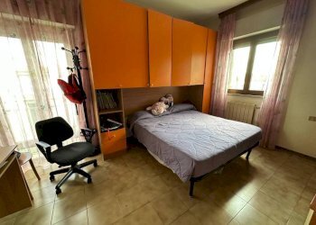 Camera da letto - Quadrilocale via Antonio Gramsci, 9, Gallarate - foto 5