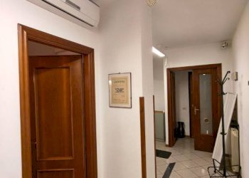 Corridoio - Bilocale Genova (zona Sampierdarena) - foto 15