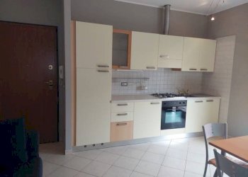 Cucina - Bilocale via Luigi Cadorna, Alba - foto 3