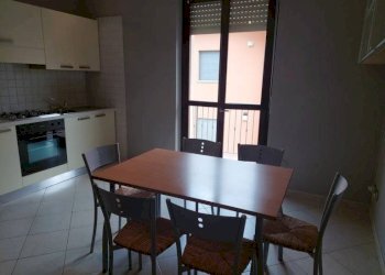 Cucina - Bilocale via Luigi Cadorna, Alba - foto 4