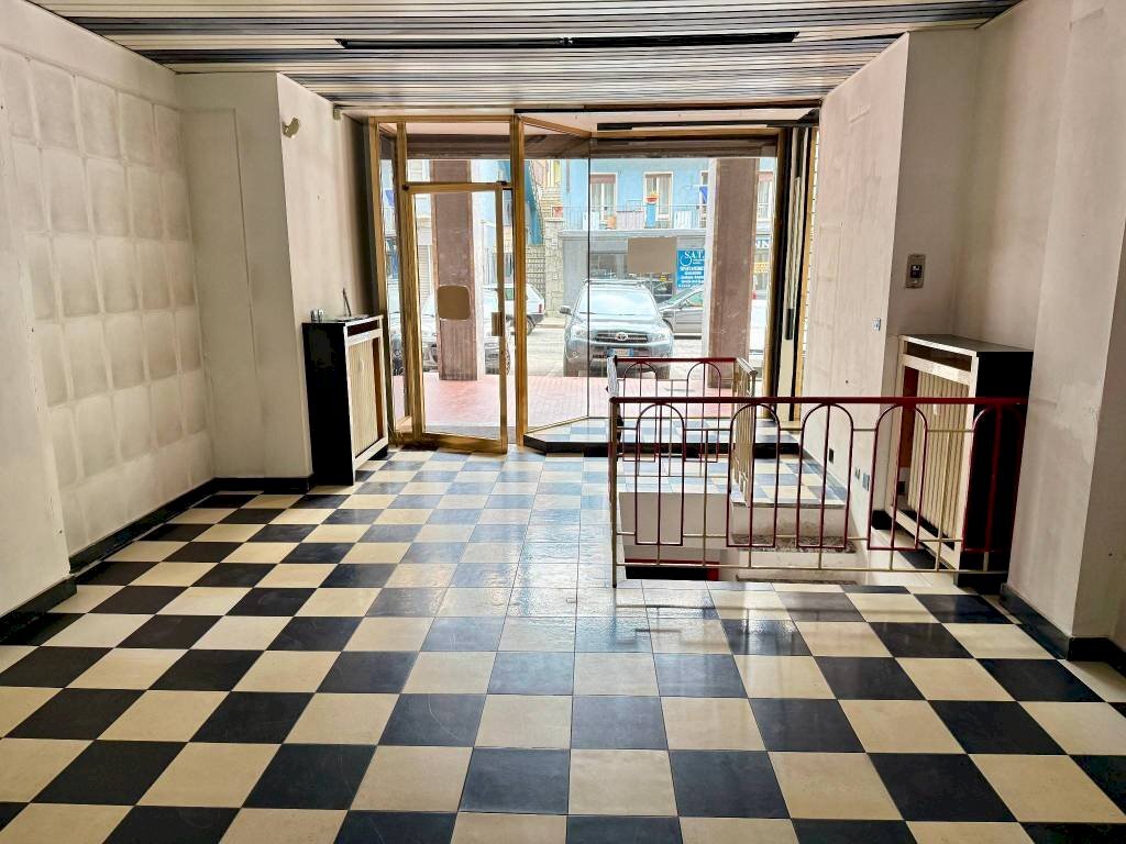 Interno non residenziale - Negozio via Roma, 24, Perosa Argentina - foto 3